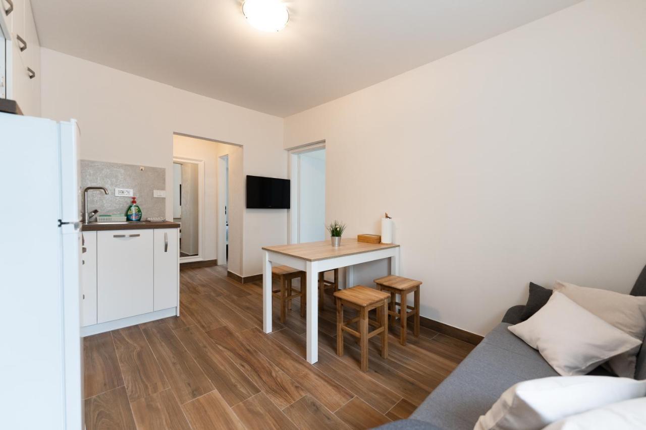 Tramontana And Maestral Apartment Izola Bagian luar foto