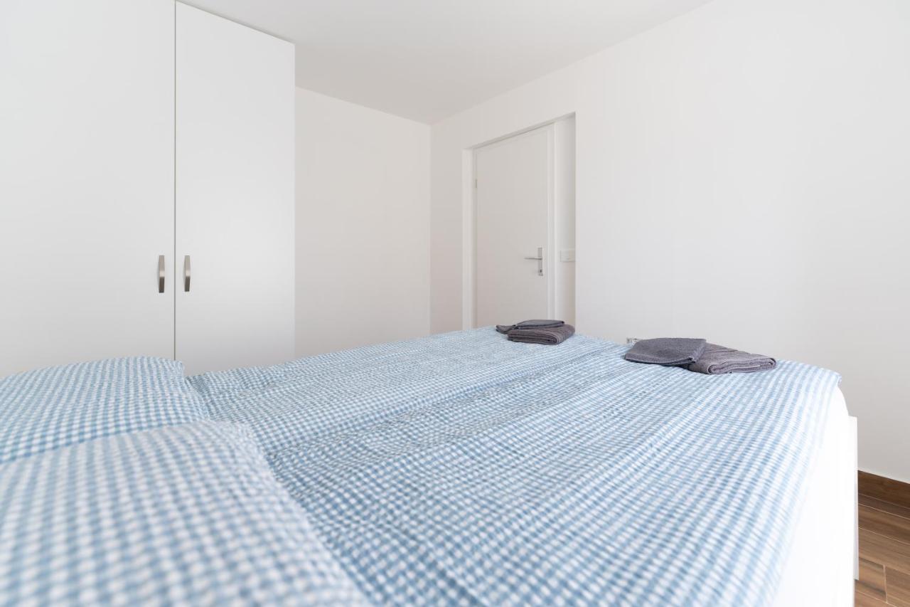 Tramontana And Maestral Apartment Izola Bagian luar foto