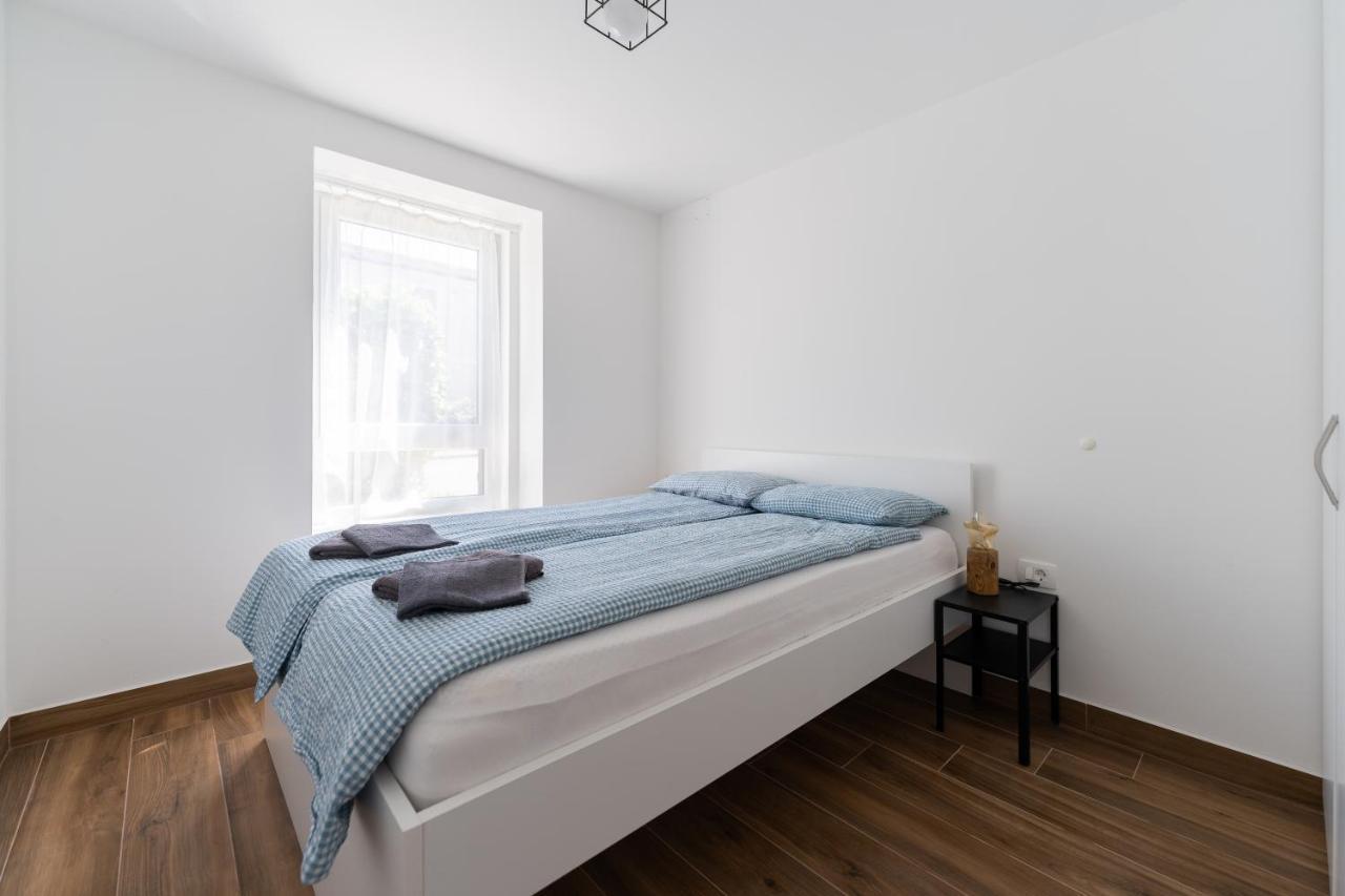 Tramontana And Maestral Apartment Izola Bagian luar foto