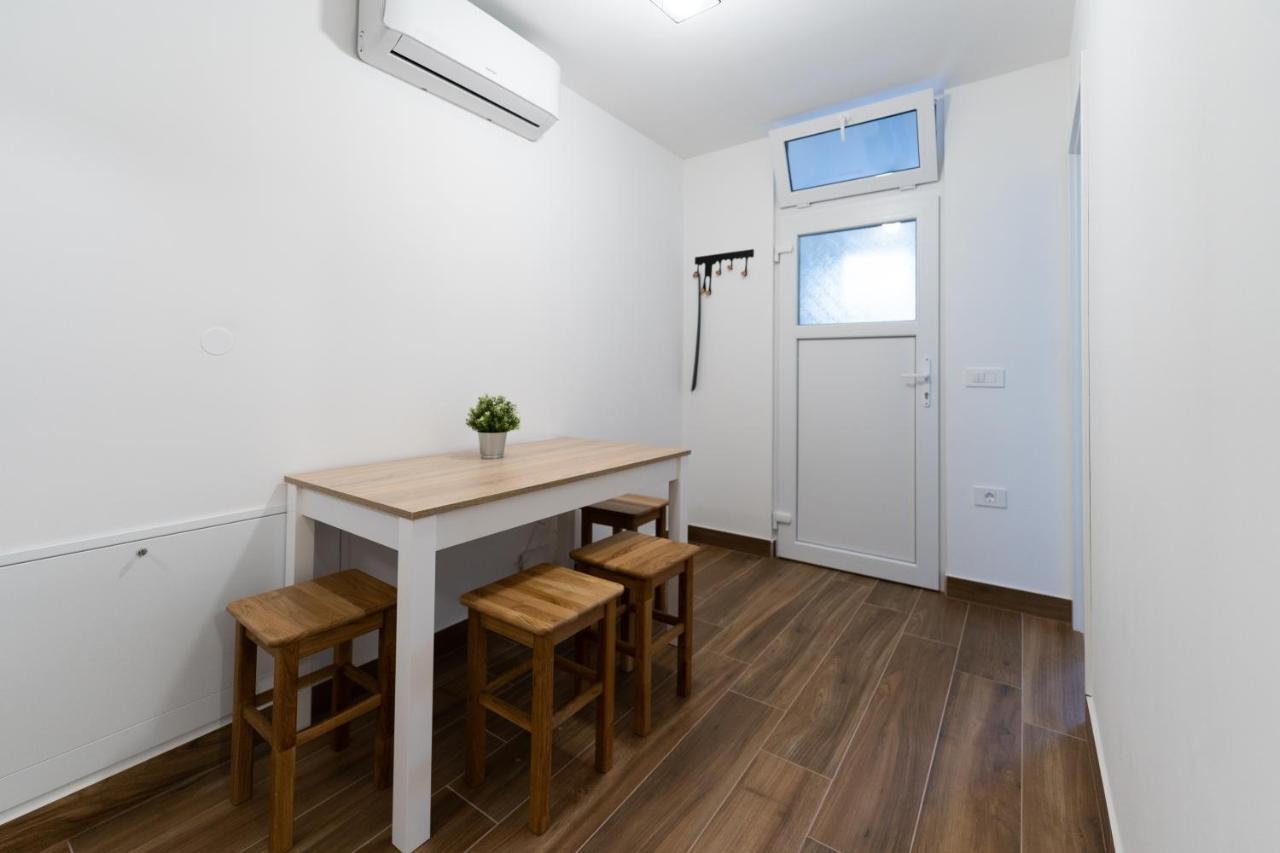 Tramontana And Maestral Apartment Izola Bagian luar foto