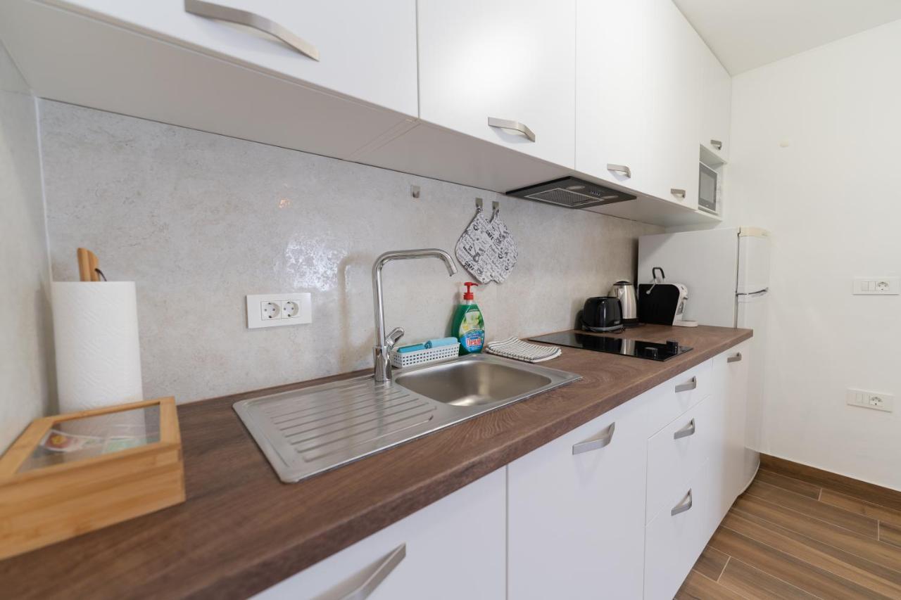 Tramontana And Maestral Apartment Izola Bagian luar foto