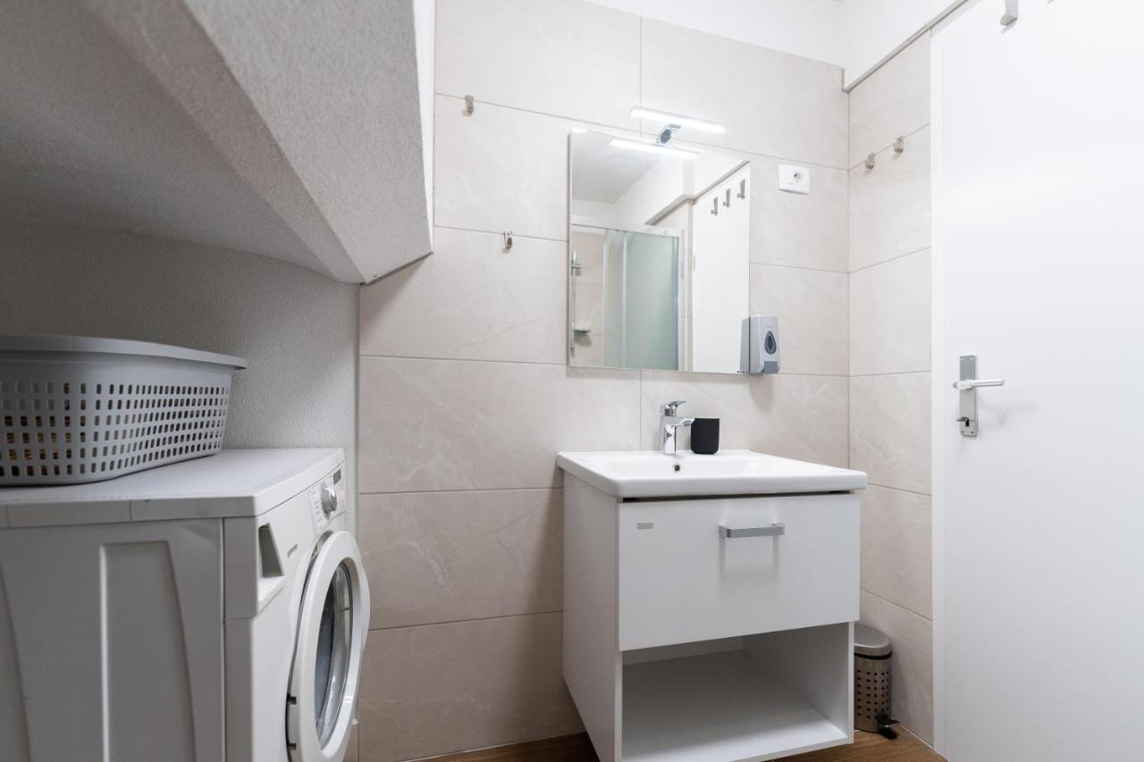 Tramontana And Maestral Apartment Izola Bagian luar foto
